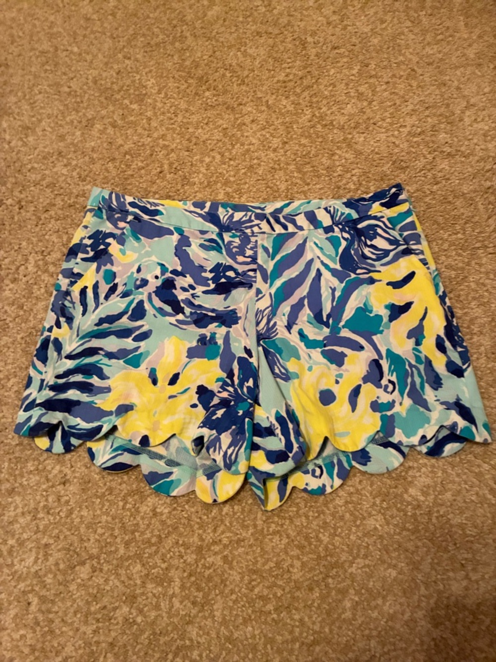 Lilly Pulitzer Magnolia Scalloped Shorts Ylang Ylang Love size 8 - Picture 3 of 7
